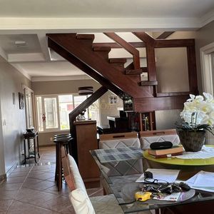 Sobrado com 290m², 4 dormitórios, 1 suíte, 2 vagas no bairro Igra Norte em Torres para Comprar