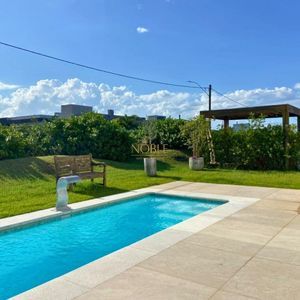 Casa com 230m², 3 dormitórios, 3 suítes, 4 vagas no Reserva das Águas em Torres para Comprar