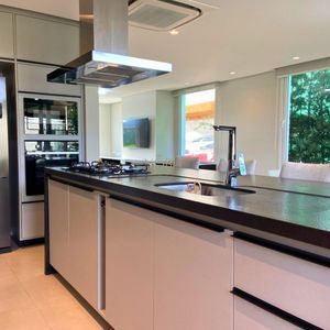 Casa de Condomínio, 4 dormitórios, 4 suítes, 2 vagas no Condomínio Ilhas Park em Torres para Comprar