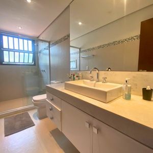 Casa com 518m², 5 dormitórios, 2 suítes, 2 vagas no bairro Praia Grande em Torres para Comprar