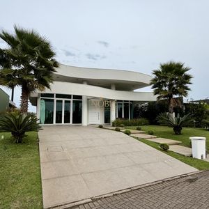 Casa de Condomínio com 293m², 3 dormitórios, 3 suítes, 2 vagas no Ocean Side em Torres para Comprar
