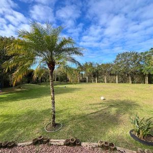 Casa com 600m², 4 dormitórios, 1 suíte, 4 vagas no bairro Igra Norte em Torres para Comprar