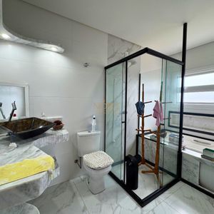 Casa com 180m², 3 dormitórios, 2 suítes, 2 vagas no bairro Caravelle em Passo de Torres para Comprar