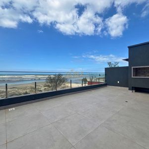 Casa com 272m², 3 dormitórios, 3 suítes, 4 vagas no bairro Itapeva em Torres para Comprar