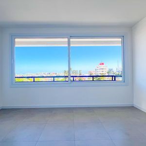 Apartamento com 84m², 2 dormitórios, 1 suíte, 2 vagas no Ilha de Creta em Torres para Comprar
