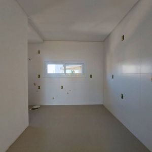 Apartamento com 82m², 2 dormitórios, 2 suítes, 2 vagas no Punta Del Sole em Torres para Comprar