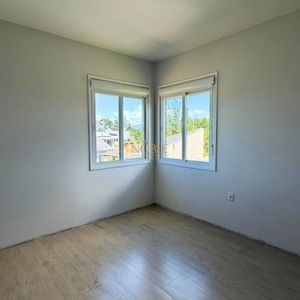 Casa com 226m², 3 dormitórios, 1 suíte, 2 vagas no bairro Paraíso em Torres para Comprar