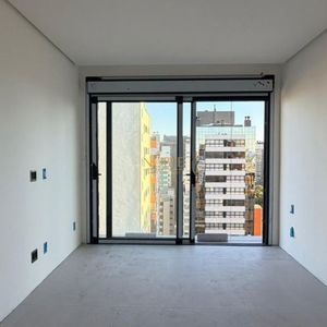 Apartamento com 200m², 3 dormitórios, 3 suítes, 3 vagas no Vanguard em Torres para Comprar