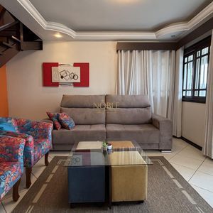 Casa com 252m², 5 dormitórios, 1 suíte, 2 vagas no bairro Centro em Torres para Comprar