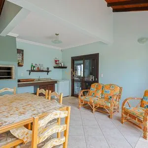 Casa, 4 dormitórios, 1 suíte, 2 vagas no bairro Itapeva Norte em Torres para Comprar
