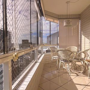 Cobertura com 220m², 3 dormitórios, 3 suítes, 2 vagas no Saint Germain em Torres para Comprar