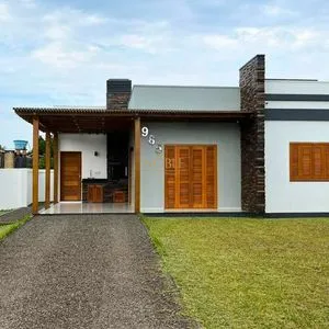 Casa com 94m², 2 dormitórios, 1 vaga no bairro Praia Itapeva em Torres para Comprar