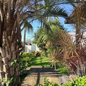 Casa com 400m², 5 dormitórios, 1 suíte, 4 vagas no bairro Stan em Torres para Comprar