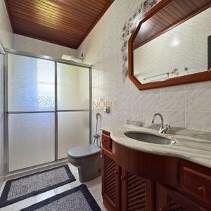 Casa com 220m², 4 dormitórios, 4 suítes, 2 vagas no bairro Igra Norte em Torres para Comprar