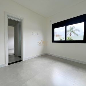 Casa com 288m², 4 dormitórios, 4 suítes, 4 vagas no bairro Bella Torres em Passo de Torres para Comprar