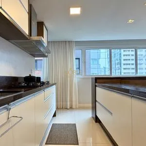 Apartamento com 124m², 3 dormitórios, 3 suítes, 2 vagas no Lê Classic em Torres para Comprar