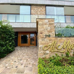 Apartamento com 258m², 3 dormitórios, 3 suítes, 2 vagas no Al Mare em Torres para Comprar