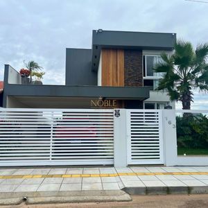 Casa com 180m², 3 dormitórios, 1 suíte, 4 vagas no bairro Novo Passo em Passo de Torres para Comprar