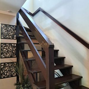 Sobrado com 330m², 3 dormitórios, 1 suíte, 5 vagas no bairro Centenário em Torres para Comprar