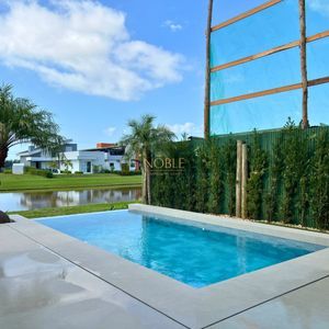 Casa de Condomínio com 264m², 4 dormitórios, 4 suítes, 2 vagas no Reserva das Águas em Torres para Comprar