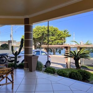 Casa com 300m², 3 dormitórios, 3 suítes, 4 vagas no bairro Centro em Torres para Comprar