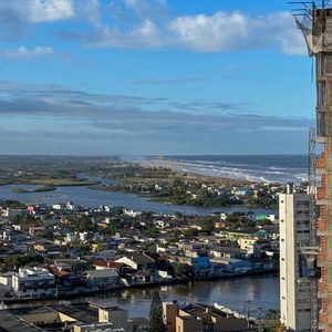 Apartamento com 70m², 2 dormitórios, 1 suíte, 2 vagas no Toronto em Torres para Comprar