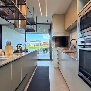 Casa de Condomínio com 277m², 3 dormitórios, 3 suítes, 2 vagas no Reserva das Águas em Torres para Comprar