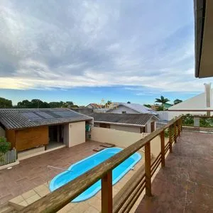 Casa com 272m², 4 dormitórios, 1 suíte, 3 vagas no bairro Igra Norte em Torres para Comprar