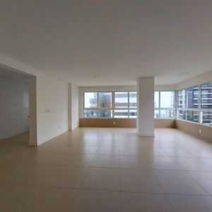Apartamento com 109m², 3 dormitórios, 1 suíte, 1 vaga no San Pietro em Torres para Comprar