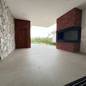 Casa de Condomínio com 220m², 3 dormitórios, 3 suítes, 2 vagas no Reserva das Águas em Torres para Comprar