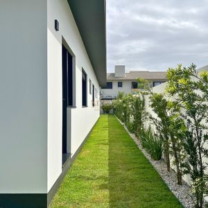 Casa com 288m², 4 dormitórios, 4 suítes, 4 vagas no bairro Bella Torres em Passo de Torres para Comprar