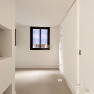 Apartamento com 77m², 2 dormitórios, 2 suítes, 1 vaga no Praça Quatro em Torres para Comprar