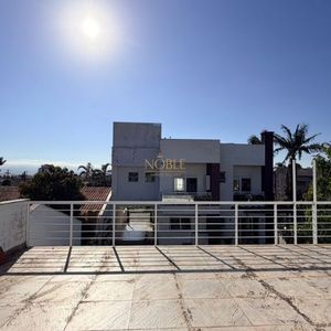 Casa com 400m², 5 dormitórios, 1 suíte, 4 vagas no bairro Stan em Torres para Comprar