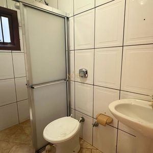 Casa com 420m², 5 dormitórios, 3 suítes, 1 vaga no bairro Centro em Torres para Comprar