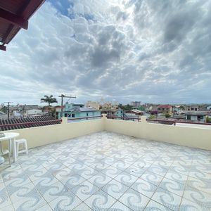 Casa com 300m², 5 dormitórios, 3 vagas no bairro Getúlio Vargas em Torres para Comprar