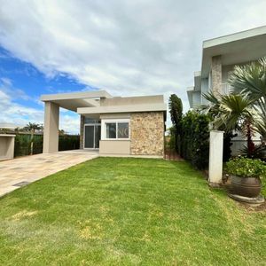 Casa de Condomínio com 180m², 4 dormitórios, 4 suítes, 2 vagas no Condomínio Ilhas Park em Torres para Comprar