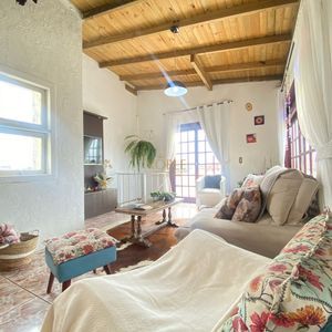 Casa com 300m², 5 dormitórios, 3 vagas no bairro Getúlio Vargas em Torres para Comprar