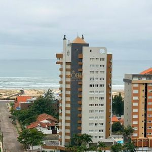 Cobertura com 204m², 3 dormitórios, 2 suítes, 2 vagas no Pérola Negra em Torres para Comprar