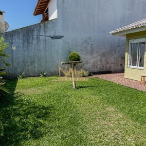 Casa, 2 dormitórios, 2 vagas no bairro Igra Norte em Torres para Comprar