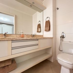 Apartamento com 232m², 4 dormitórios, 4 suítes, 2 vagas no Estevanell em Torres para Comprar