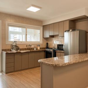 Duplex com 330m², 4 dormitórios, 1 suíte, 2 vagas no Marimar em Torres para Comprar