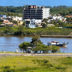 Apartamento com 150m², 3 dormitórios, 1 suíte, 1 vaga no Torre de La Cité em Torres para Comprar