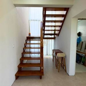 Casa com 226m², 3 dormitórios, 1 suíte, 2 vagas no bairro Paraíso em Torres para Comprar