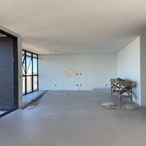 Cobertura com 385m², 4 dormitórios, 4 suítes, 4 vagas no Vanguard em Torres para Comprar