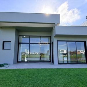 Casa de Condomínio com 222m², 4 dormitórios, 4 suítes, 2 vagas no Reserva das Águas em Torres para Comprar
