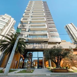 Apartamento com 113m², 3 dormitórios, 1 suíte, 2 vagas no Vista Mare em Torres para Comprar