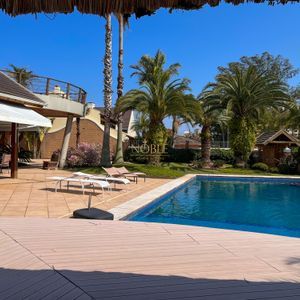 Casa, 4 dormitórios, 2 suítes, 3 vagas no bairro Praia Grande em Torres para Comprar