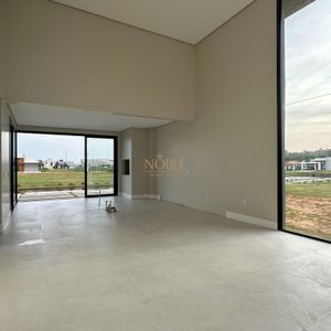 Casa de Condomínio com 228m², 3 dormitórios, 3 suítes, 2 vagas no Reserva das Águas em Torres para Comprar
