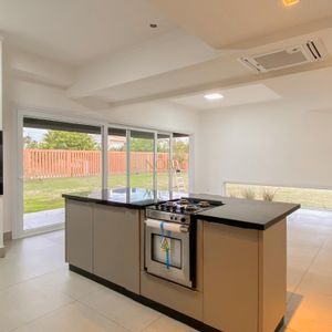 Casa de Condomínio com 294m², 5 dormitórios, 5 suítes, 2 vagas no Condomínio Ilhas Park em Torres para Comprar