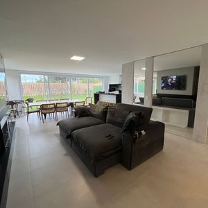 Casa de Condomínio com 234m², 5 dormitórios, 3 suítes, 2 vagas no Condomínio Ilhas Park em Torres para Comprar